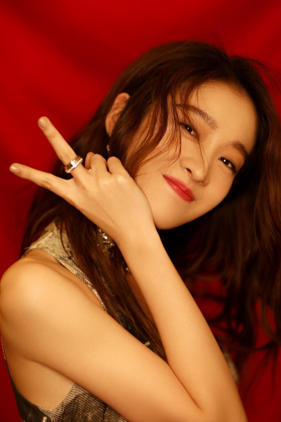 张雪迎烈焰红唇性感亮相时尚盛典