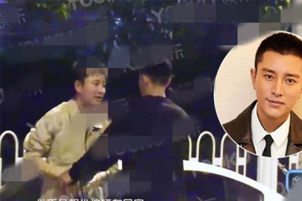 贾乃亮深夜买醉，意识迷糊独坐路边形单影只氛围略微凄凉